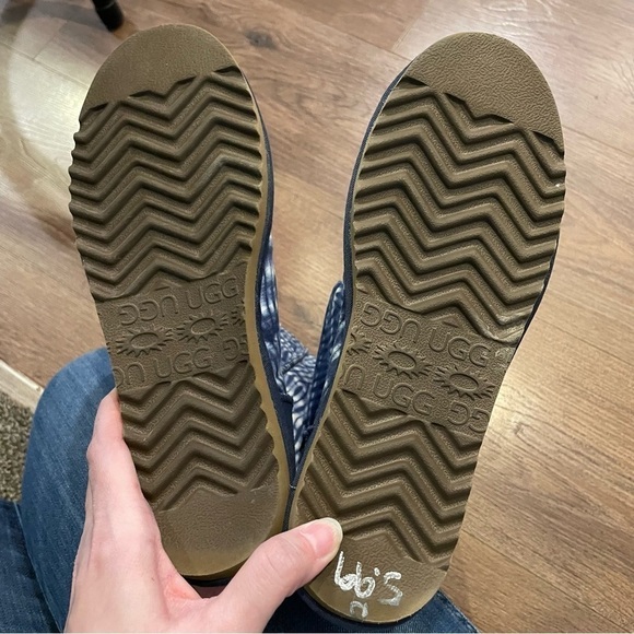 Ugg Blue and White Tie-Dye Bailey Button Boots - Picture 4 of 10